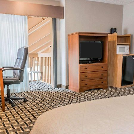 Quality Inn Grand Rapids North Walker Екстериор снимка