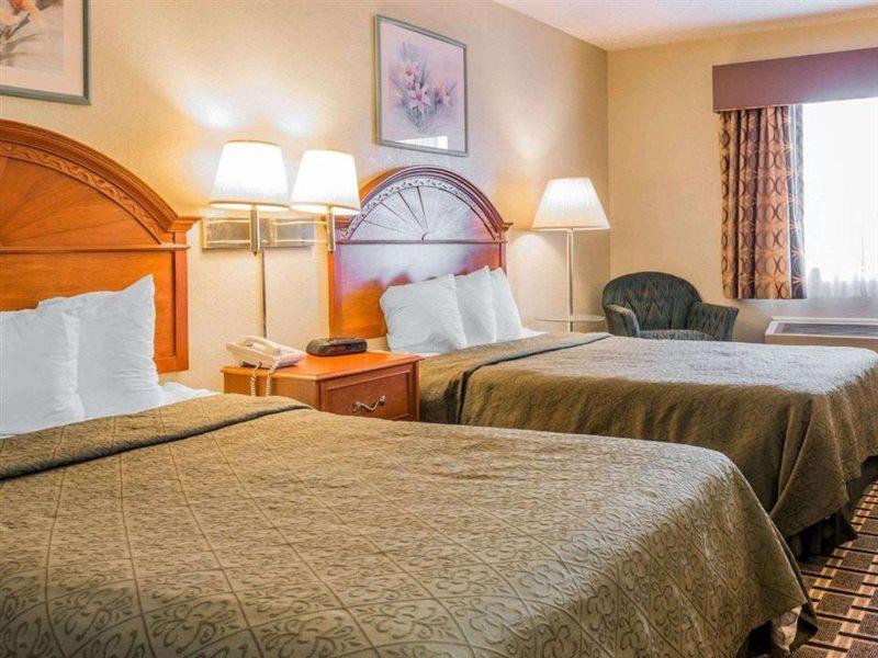 Quality Inn Grand Rapids North Walker Екстериор снимка