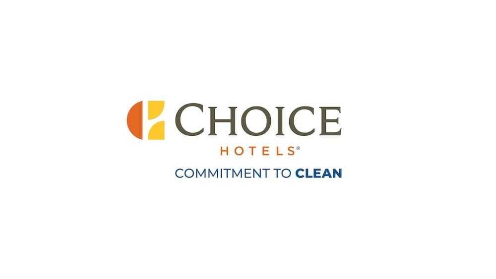Quality Inn Grand Rapids North Walker Екстериор снимка