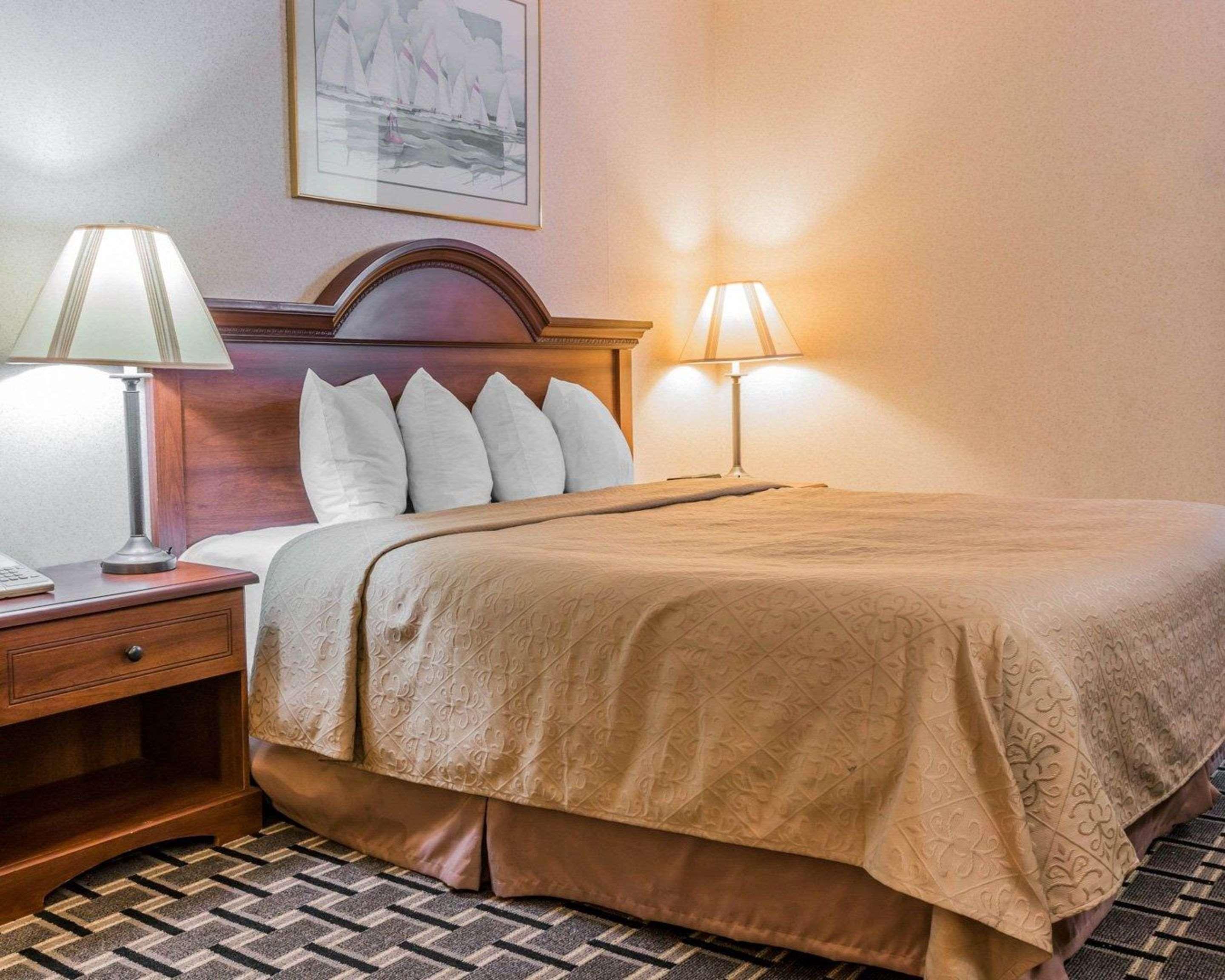 Quality Inn Grand Rapids North Walker Екстериор снимка