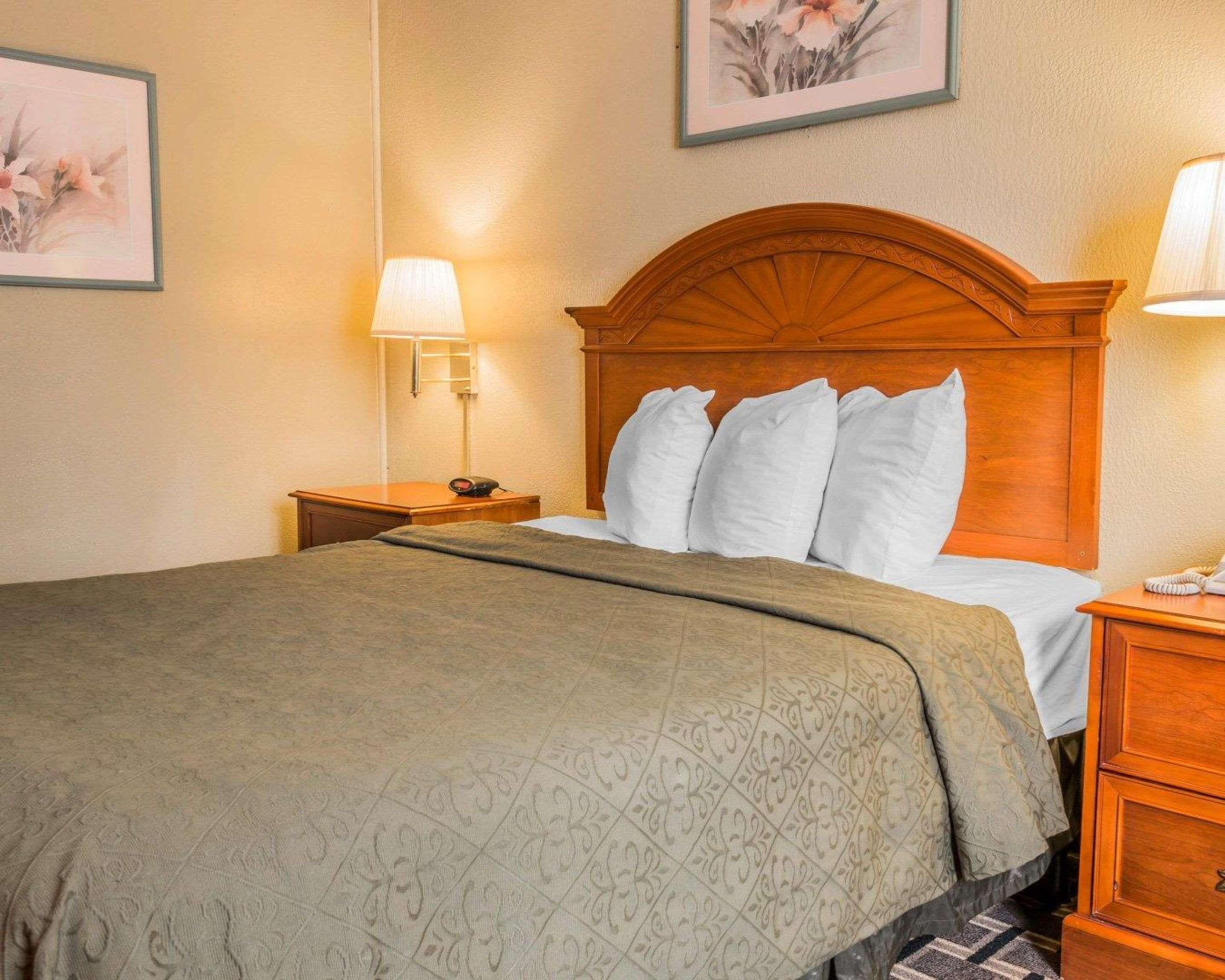Quality Inn Grand Rapids North Walker Екстериор снимка
