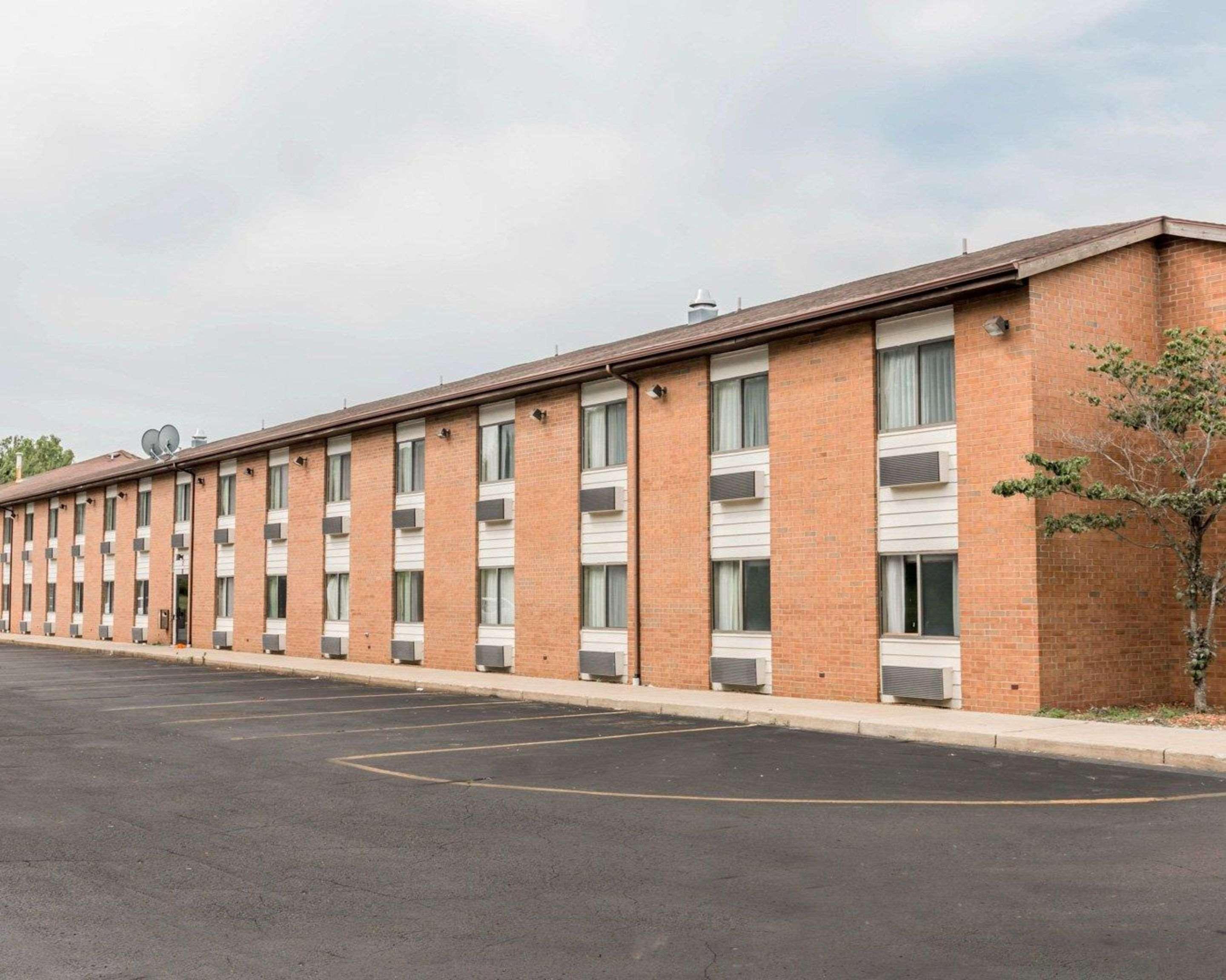Quality Inn Grand Rapids North Walker Екстериор снимка