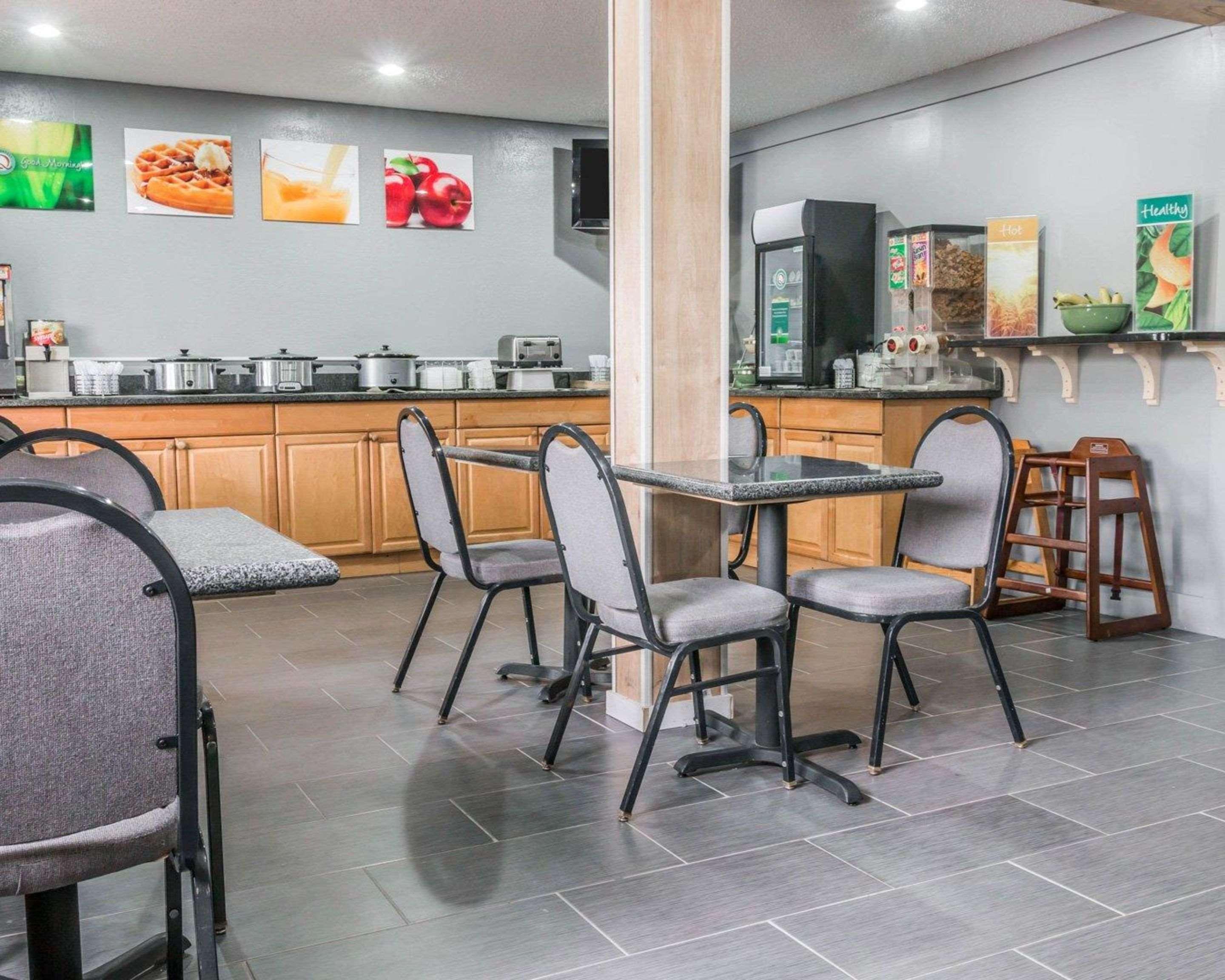 Quality Inn Grand Rapids North Walker Екстериор снимка