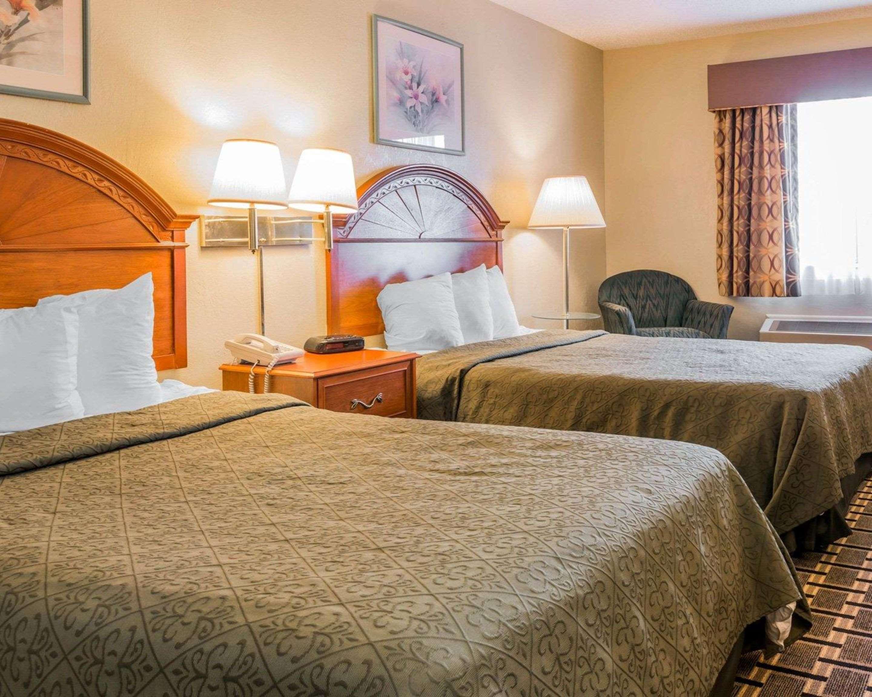 Quality Inn Grand Rapids North Walker Екстериор снимка