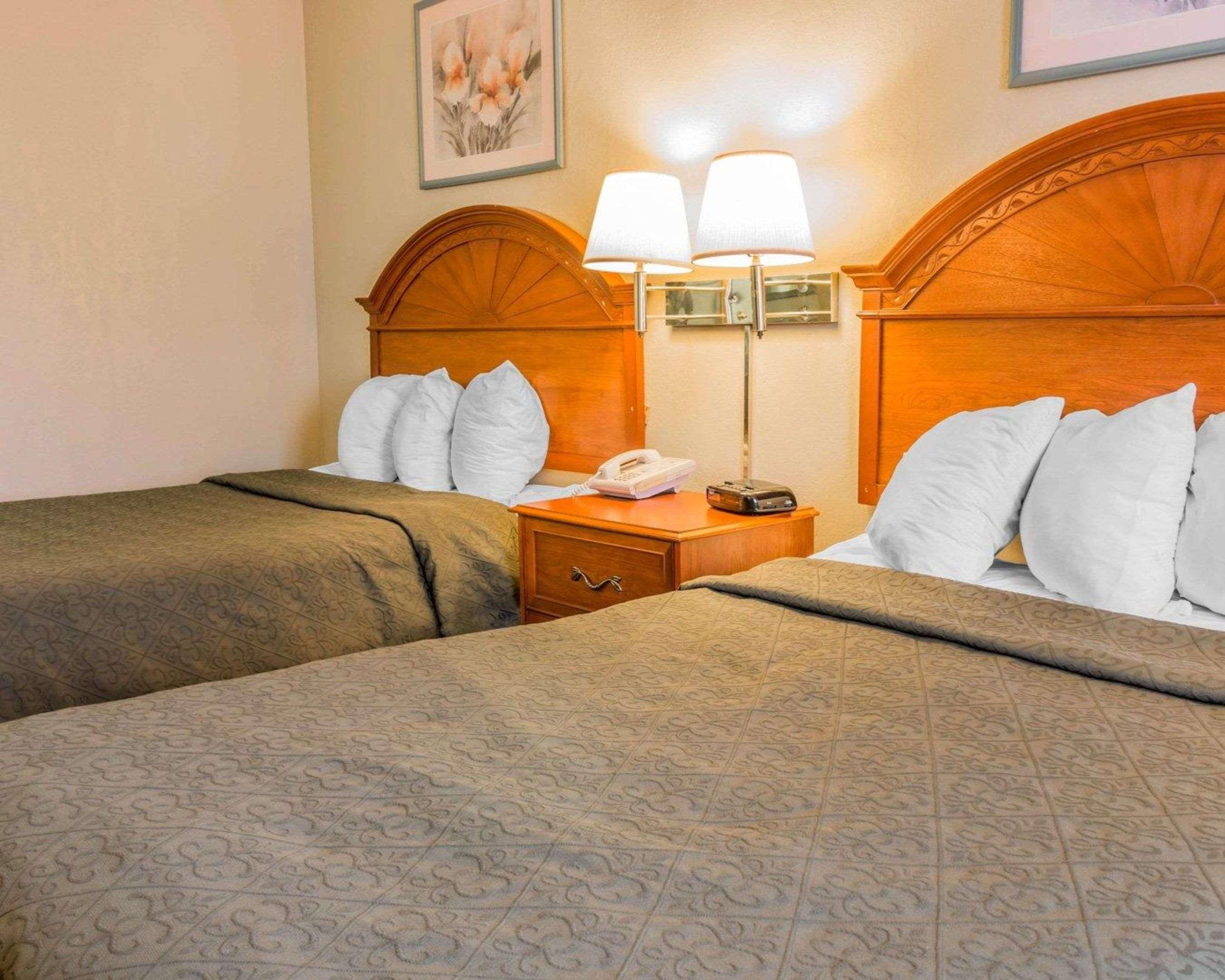Quality Inn Grand Rapids North Walker Екстериор снимка