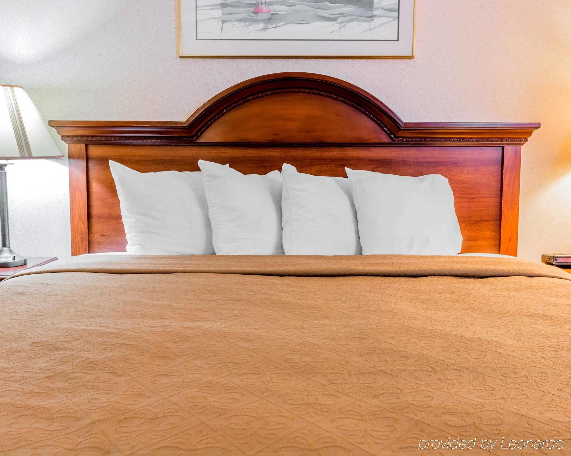 Quality Inn Grand Rapids North Walker Екстериор снимка