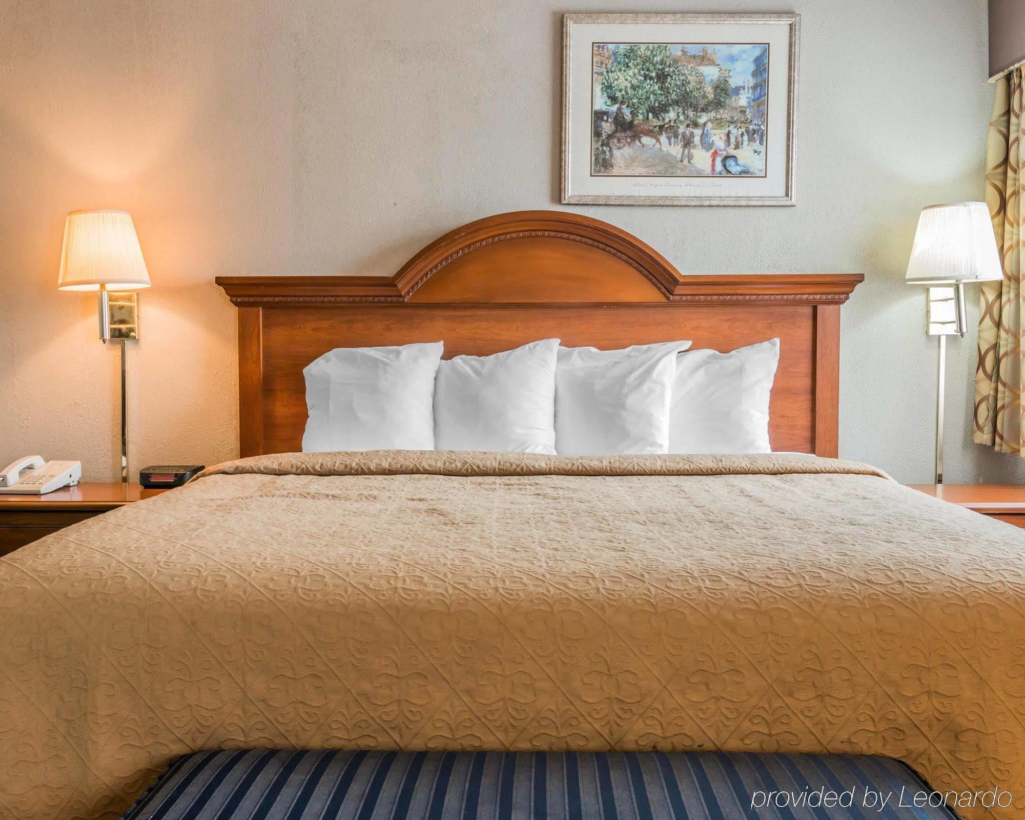 Quality Inn Grand Rapids North Walker Екстериор снимка